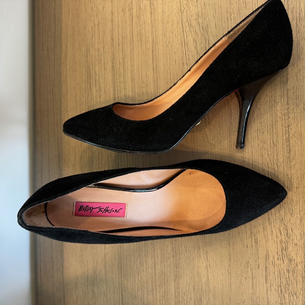 Betsey Johnson ZIIP Women 9M Black Suede Leather Pointed Toe Stiletto Heel Pumps